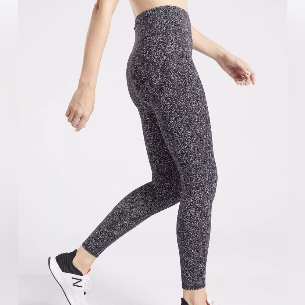 Athleta Lightning Static 7/8 Tight Size Small Black‎ and White